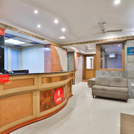Oyo 17117 Hotel Rainbow Vadodara Buitenkant foto