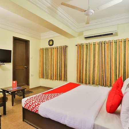 Oyo 17117 Hotel Rainbow Vadodara Buitenkant foto