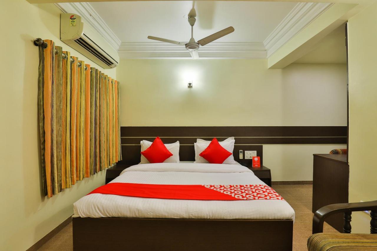 Oyo 17117 Hotel Rainbow Vadodara Buitenkant foto