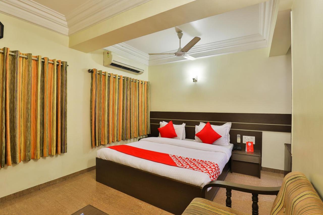 Oyo 17117 Hotel Rainbow Vadodara Buitenkant foto