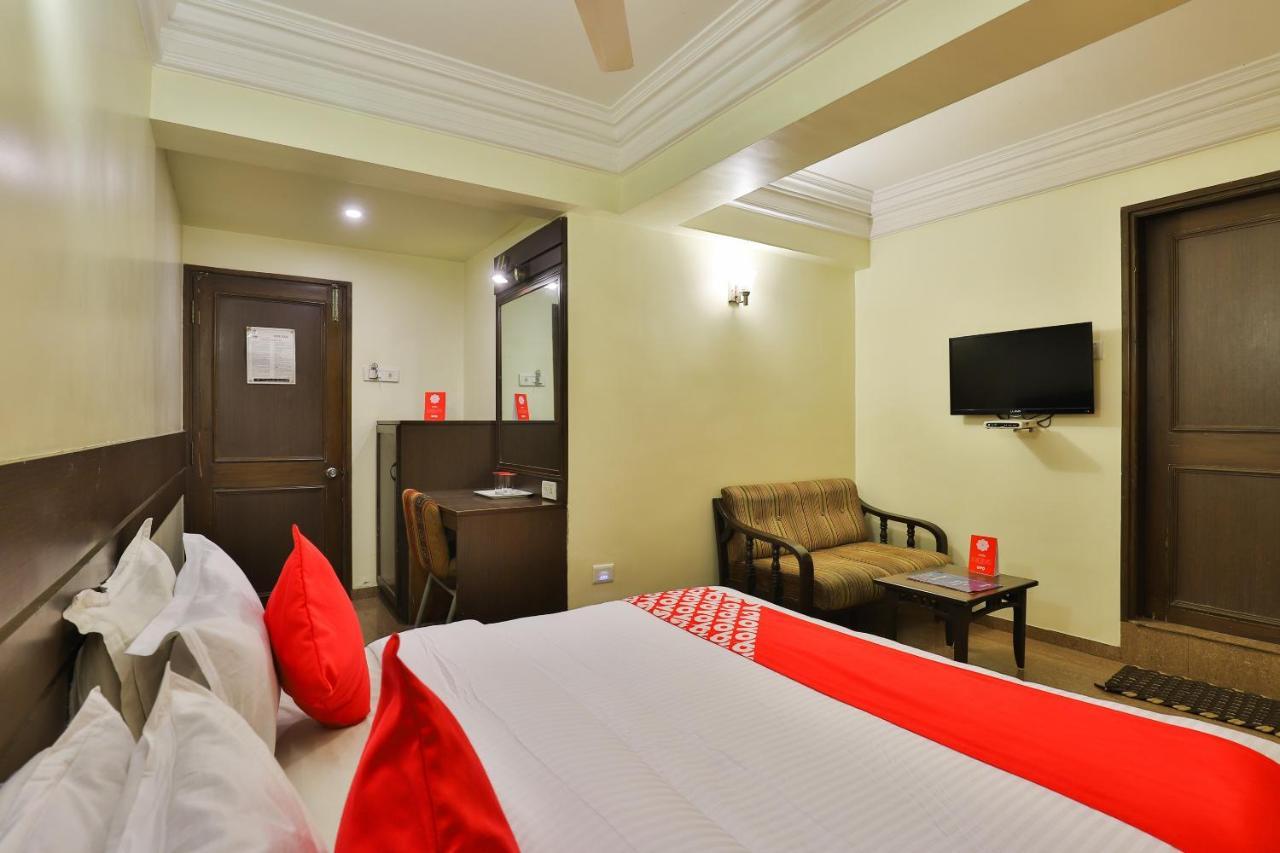 Oyo 17117 Hotel Rainbow Vadodara Buitenkant foto