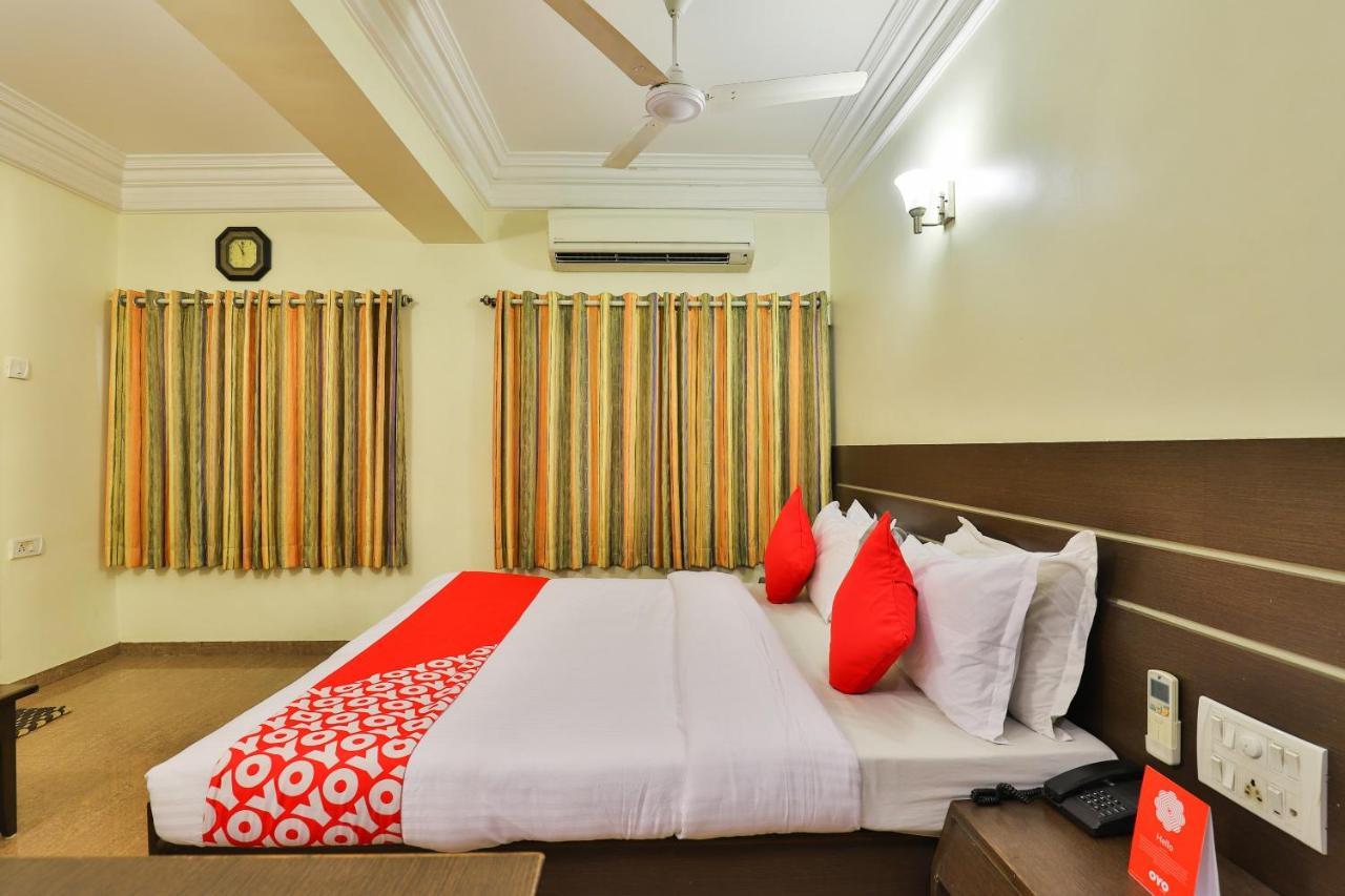 Oyo 17117 Hotel Rainbow Vadodara Buitenkant foto