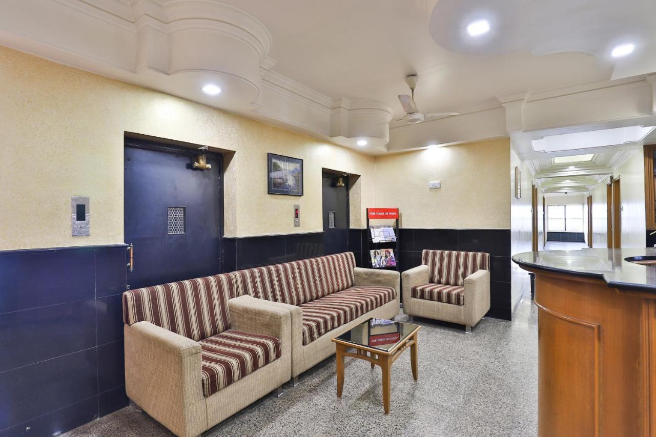 Oyo 17117 Hotel Rainbow Vadodara Buitenkant foto