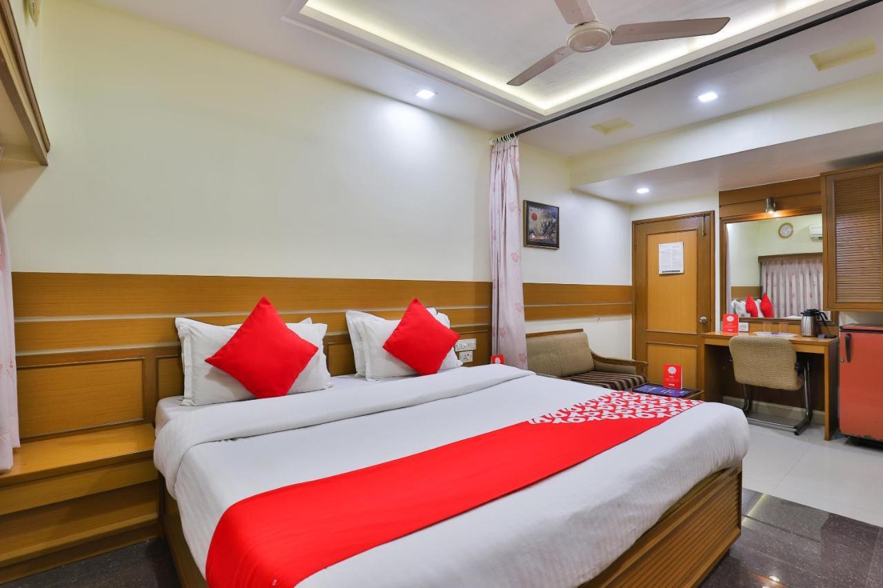 Oyo 17117 Hotel Rainbow Vadodara Buitenkant foto