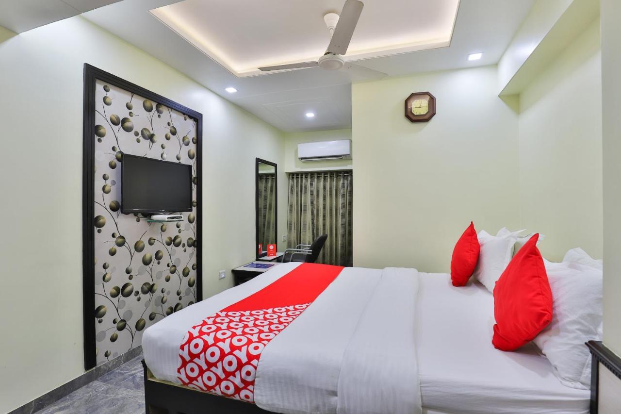 Oyo 17117 Hotel Rainbow Vadodara Buitenkant foto