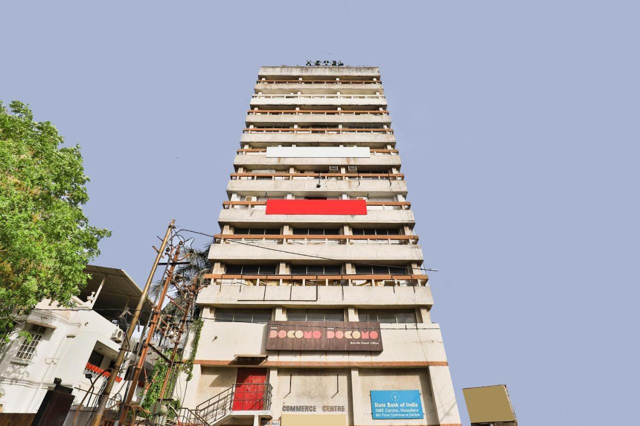 Oyo 17117 Hotel Rainbow Vadodara Buitenkant foto