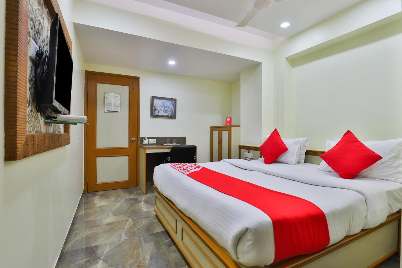 Oyo 17117 Hotel Rainbow Vadodara Buitenkant foto