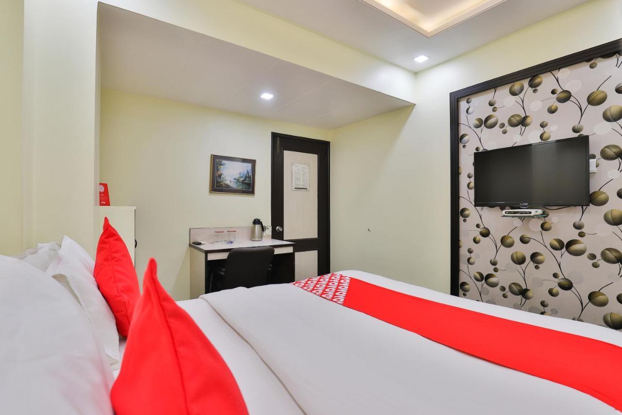 Oyo 17117 Hotel Rainbow Vadodara Buitenkant foto