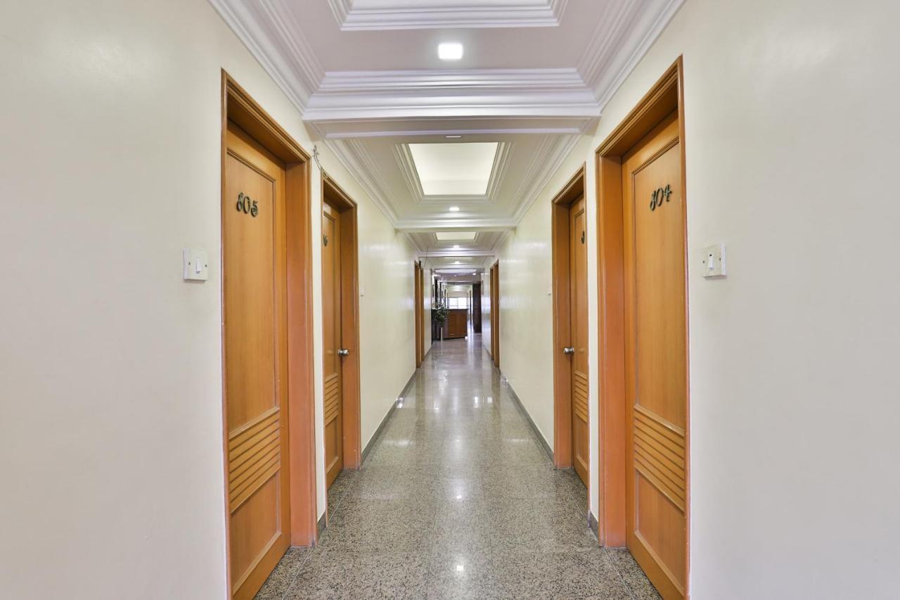 Oyo 17117 Hotel Rainbow Vadodara Buitenkant foto
