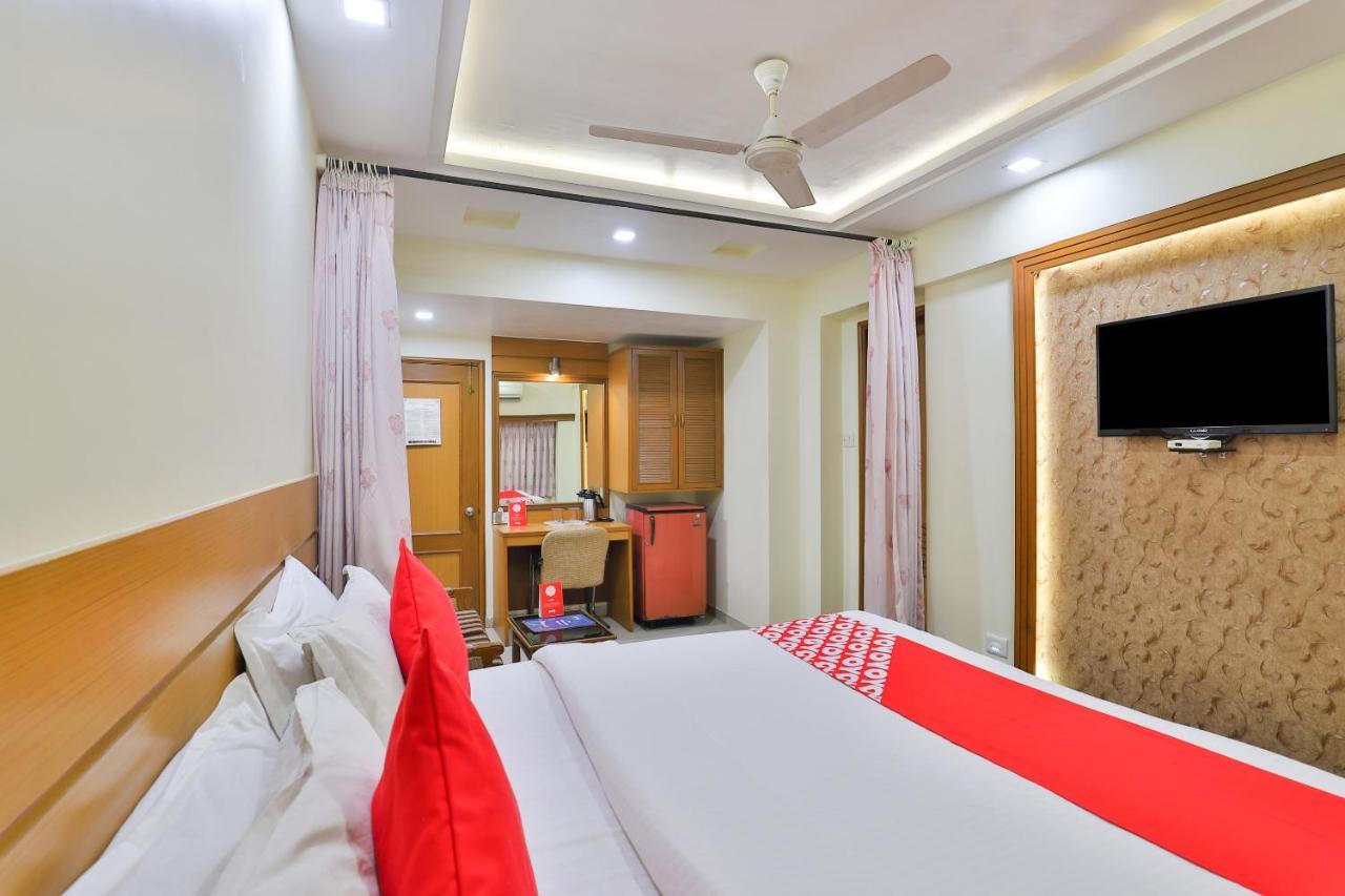 Oyo 17117 Hotel Rainbow Vadodara Buitenkant foto