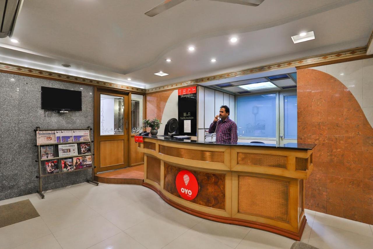 Oyo 17117 Hotel Rainbow Vadodara Buitenkant foto