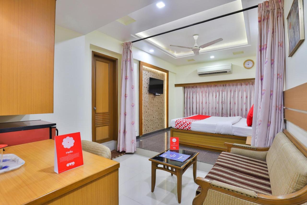 Oyo 17117 Hotel Rainbow Vadodara Buitenkant foto