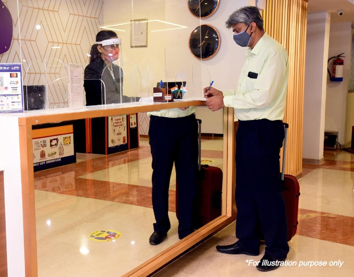 Oyo 17117 Hotel Rainbow Vadodara Buitenkant foto